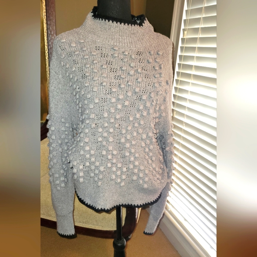 BCBG GREY_BLACK SWEATER 🥰
